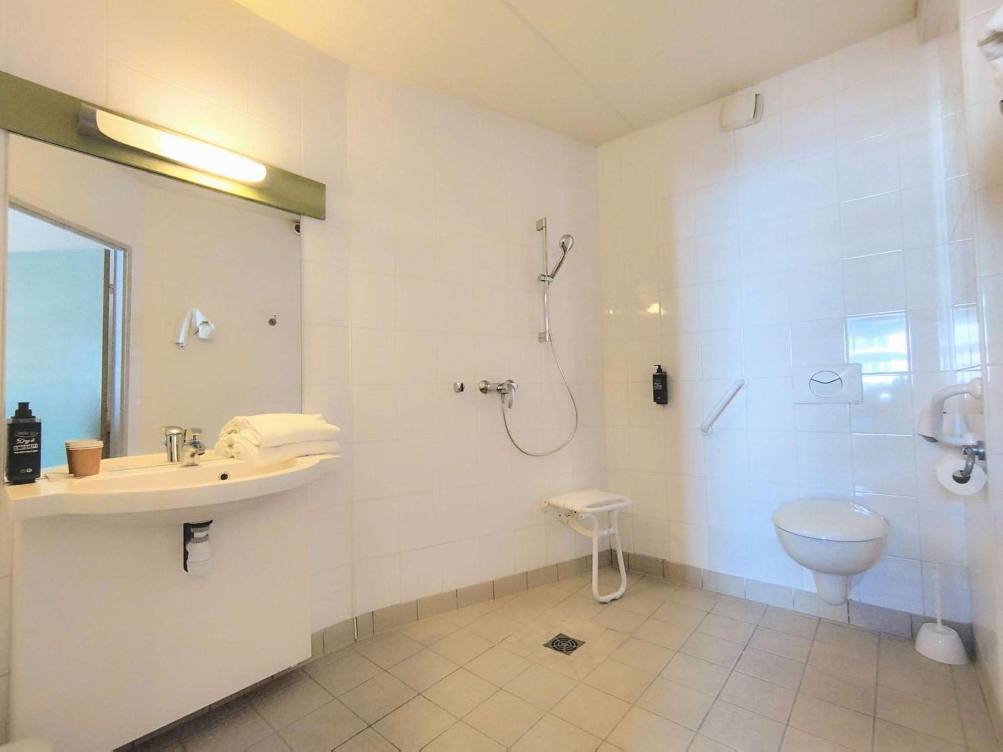 Ibis Budget Toulon Centre Exterior foto